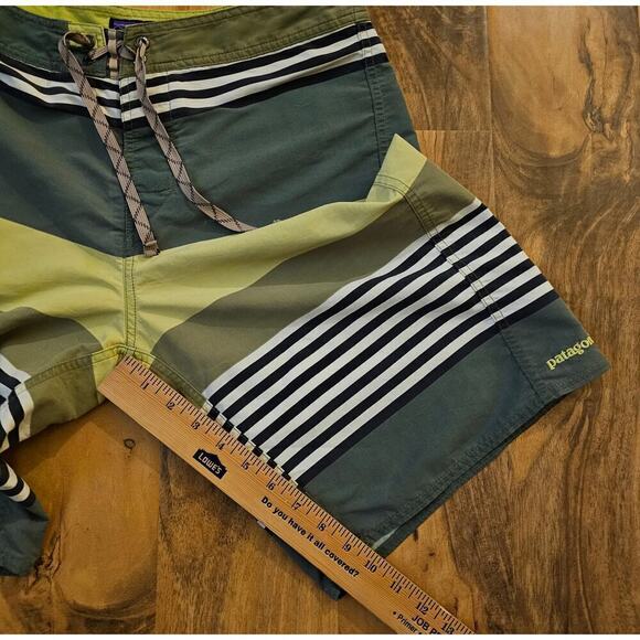 Patagonia M's 32 spell out box logo, striped Trunks Wavefaver Board Shorts. Surf - Picture 5 of 10